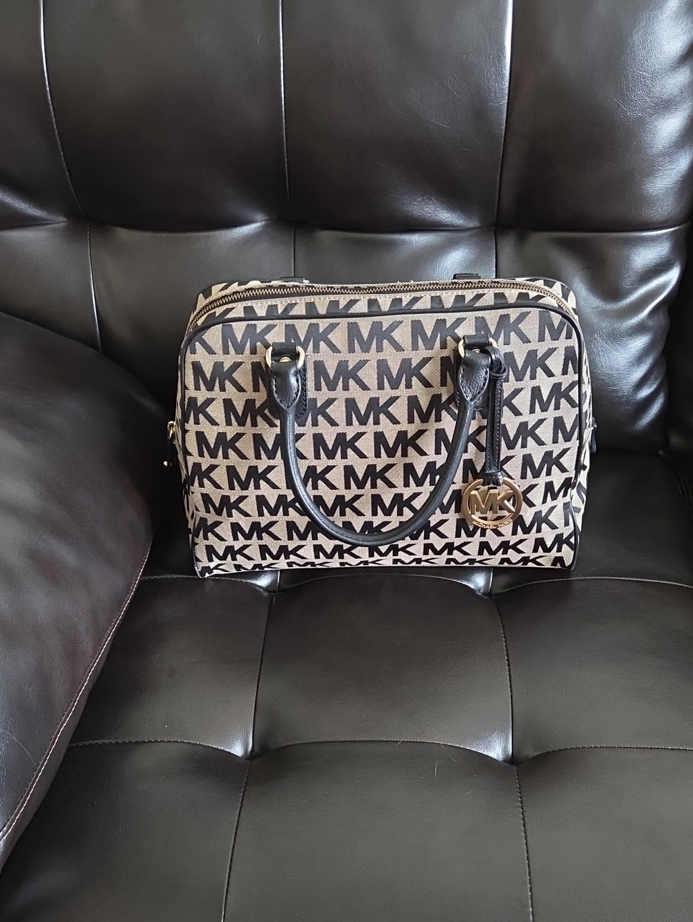 Michael Michael Kors MK Signature Dome Satchel in Tan/Black EUC